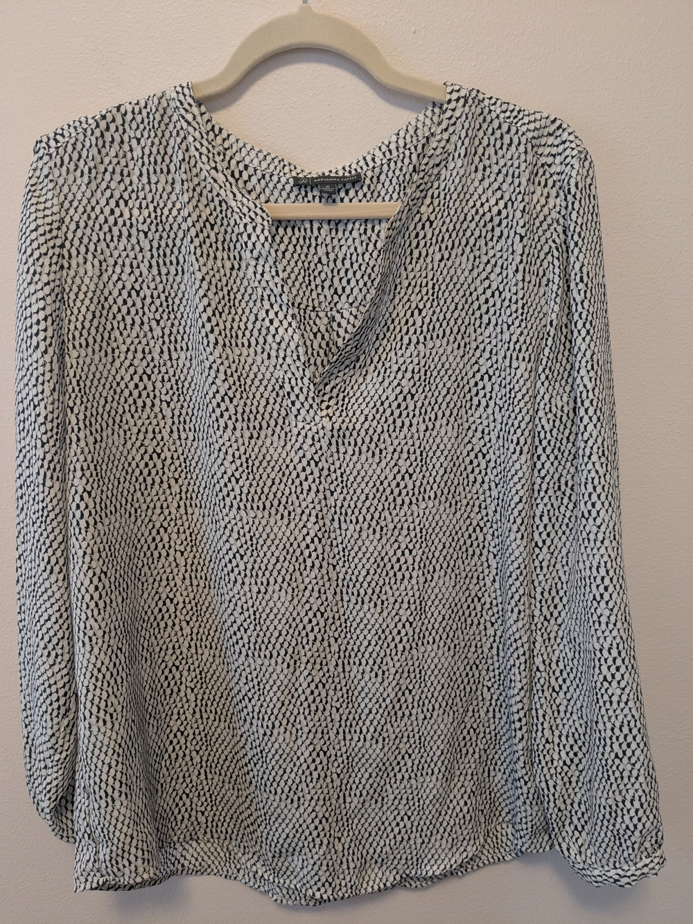 Adrianna Papell Black and White Printed Long-Sleeve V-Neck Blouse